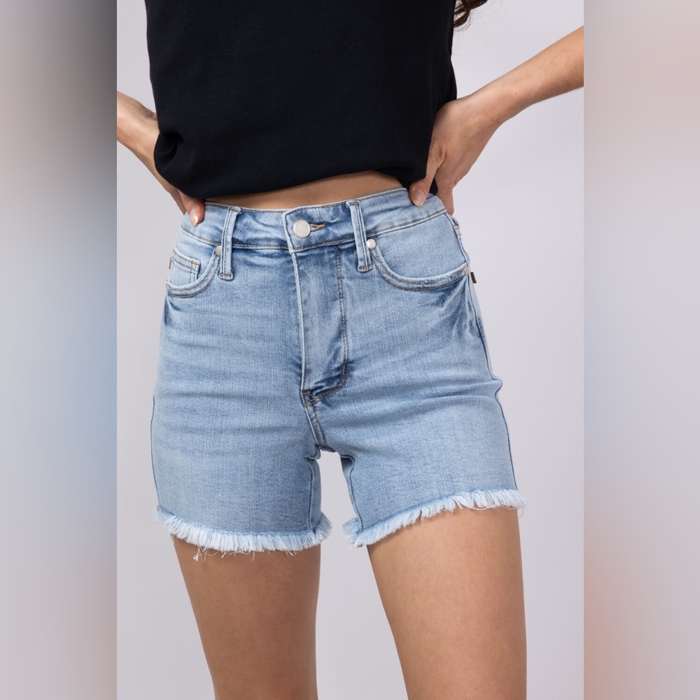 NWT Judy Blue Mid Rise Tummy Control Raw Hem Denim Shorts
